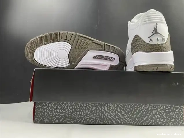 Cheap Retro Mocha 3 (2018) 136064-122 Jordan Air 0609